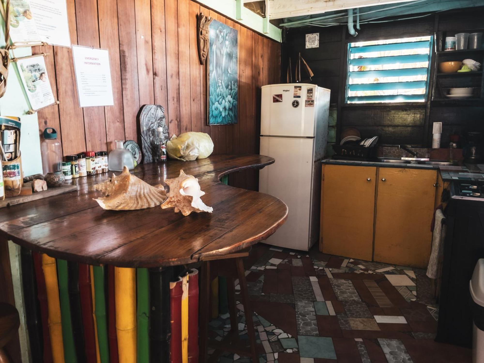 Anda Di Hows Hostel Placencia Zewnętrze zdjęcie