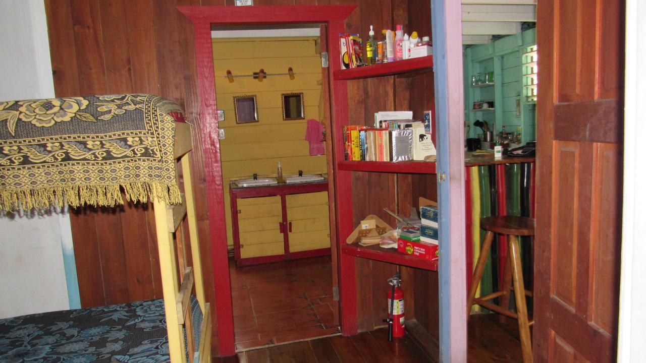 Anda Di Hows Hostel Placencia Zewnętrze zdjęcie