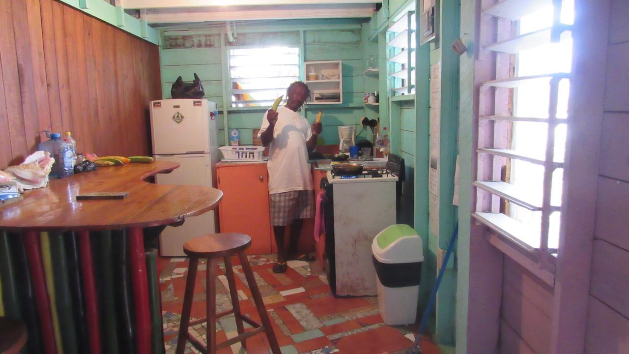 Anda Di Hows Hostel Placencia Zewnętrze zdjęcie