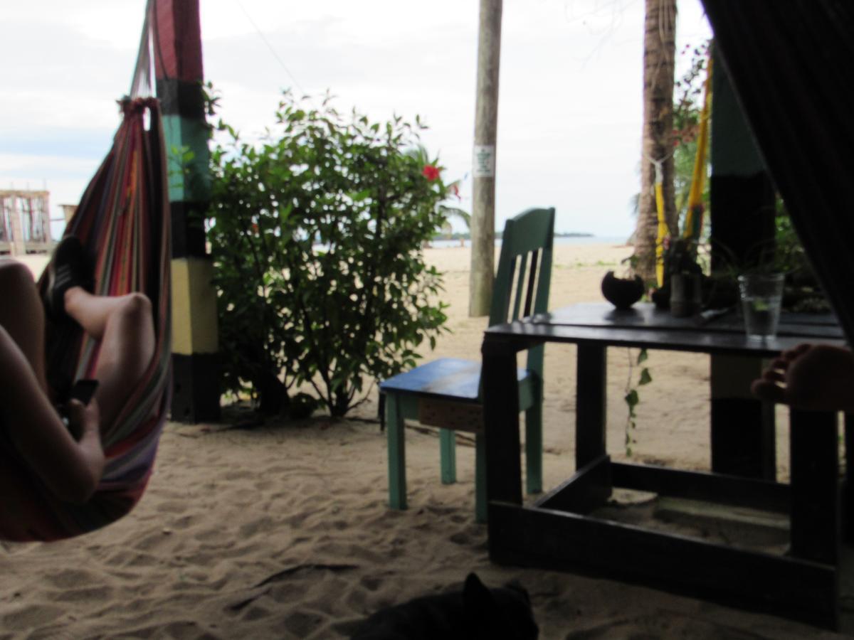 Anda Di Hows Hostel Placencia Zewnętrze zdjęcie